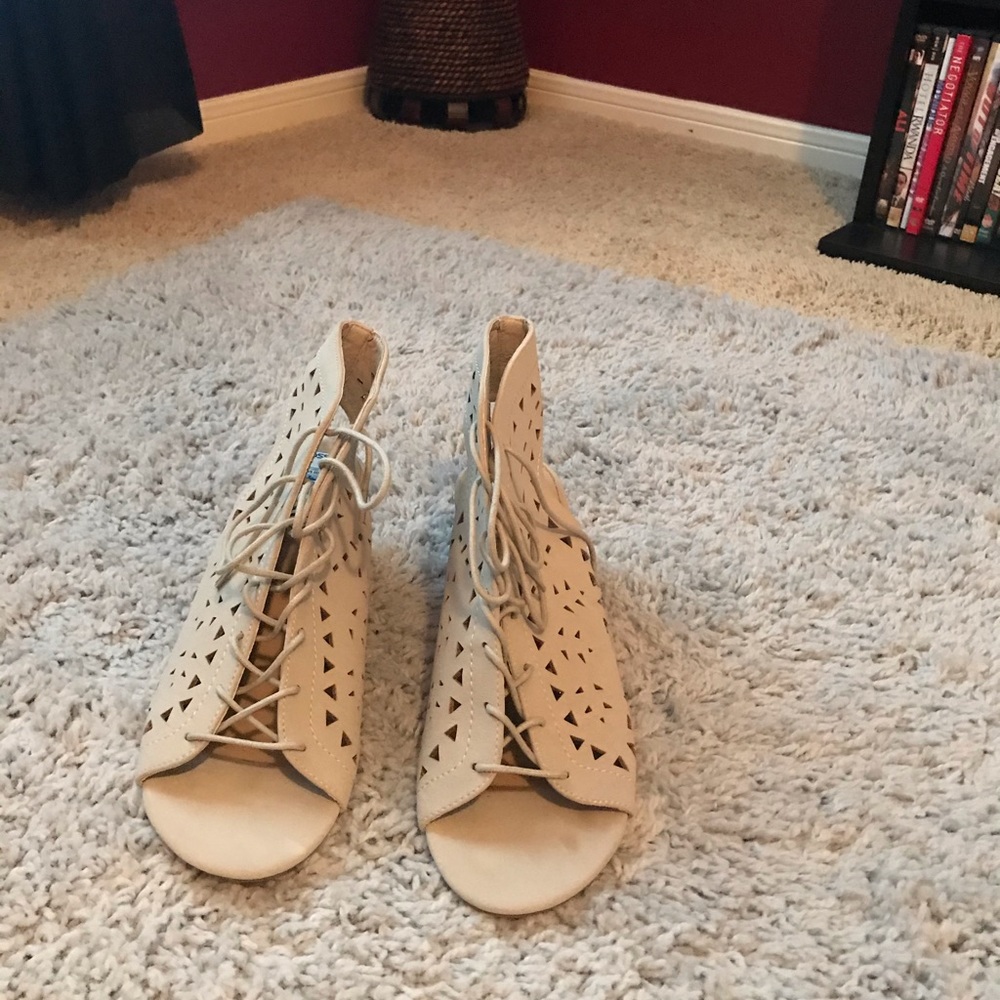 Cream XOXO wedges
